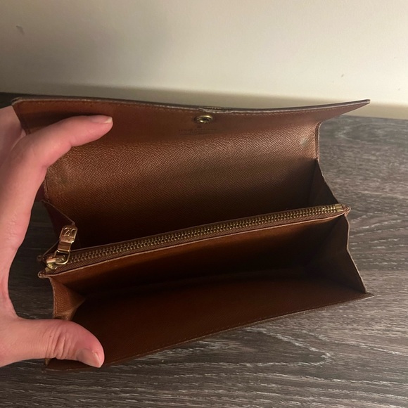 Louis Vuitton Wallet - Picture 2 of 9